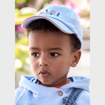 Imagen Gorra bebé MAYORAL 23-10413-043 con motivo MYRL bordado celeste 1